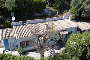 MAISONNETTE AVEC TERRAIN ,  AU COEUR DU VILLAGE DE SEILLANS