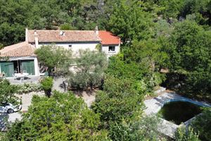 MAGNIFIQUE PROPRIÉTÉ TRADITIONNELLE , AVEC PISCINE ET VUE SUR LE VILLAGE DE FAYENCE