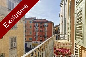 IN THE OLD TOWN - ENJOY THE SUN ON THE BALCONY AND THE VIEW OF PLACE ROSSETI